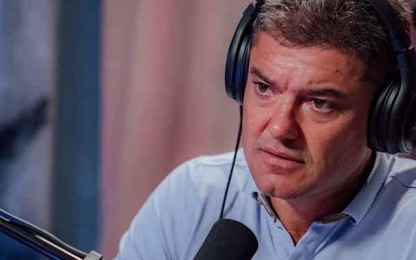 Cristian Boureanu: Puncte Cheie în Viața sa Sentimentală Cristian Boureanu, fost politician și actual concurent în emisiunea „Survivor 2026”, continuă să fascineze publicul cu viața sa sentimentală, marcată de relații tumultoase și regăsiri emoționale