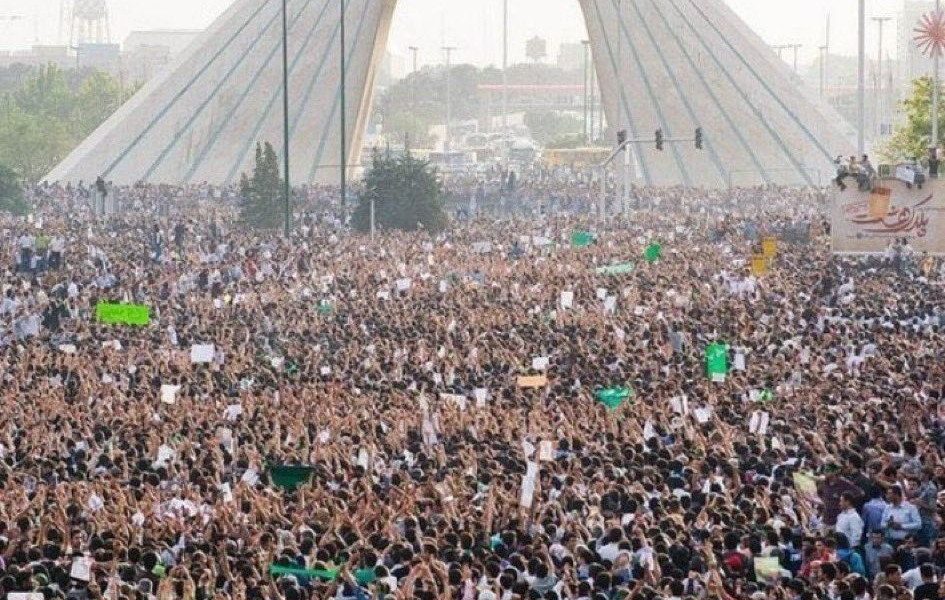Iranul pune din nou sub semnul întrebării drepturile omului, după ce a emis o sentință de condamnare la moarte pentru Mohammad Hossein Hosseini, un fost fotbalist și prizonier politic în vârstă de 26 de ani