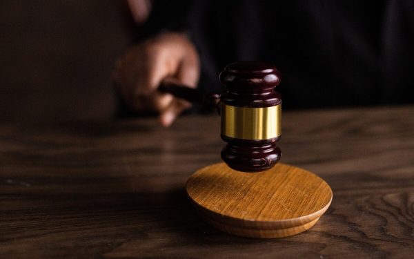 Clădirea-fantomă de pe Olteniței revine la stat după 18 ani de jaf