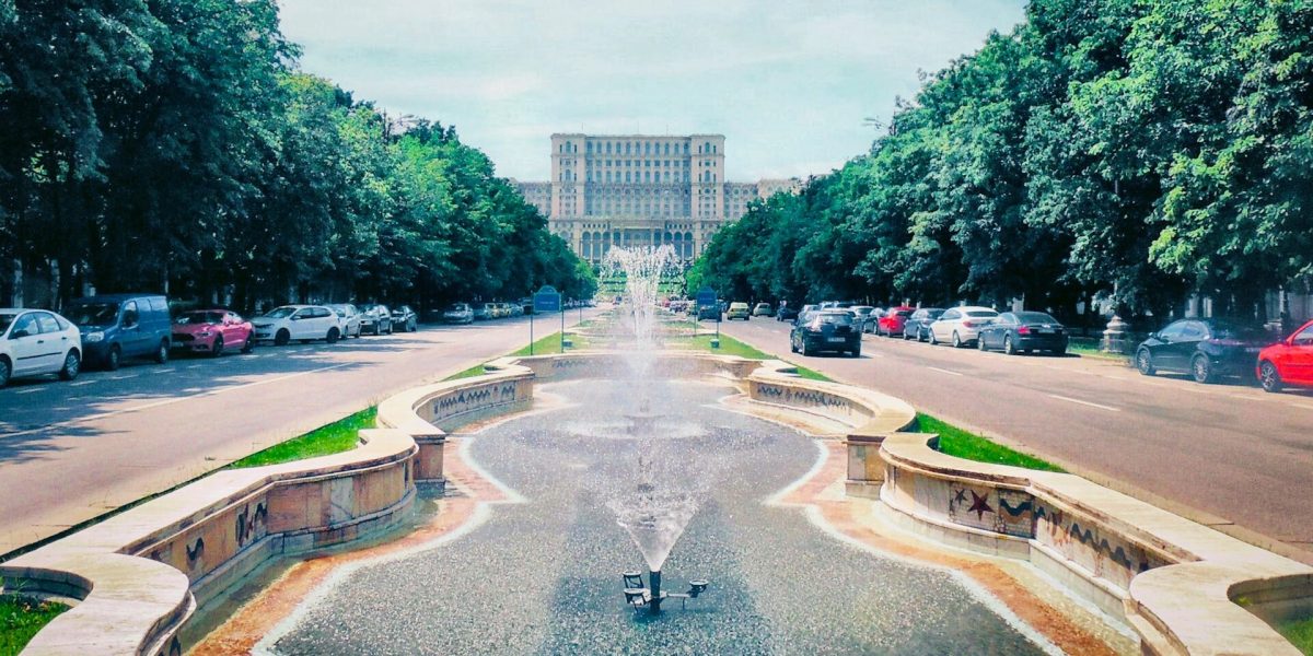 katie-moon-uyRbvQWW6J0-unsplash-1-e1770204254558.jpg - FluxNational