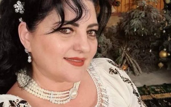 Lumea muzicii populare din România a primit o veste tragică, în urma dispariției premature a Mihaelei Cojocaru, una dintre voces fidele ale folclorului autentic românesc