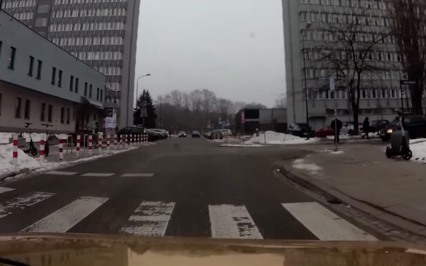 Ministrul Justiției din Polonia, amendat de poliție pentru încălcarea regulilor de circulație în timpul unui interviu pe YouTube