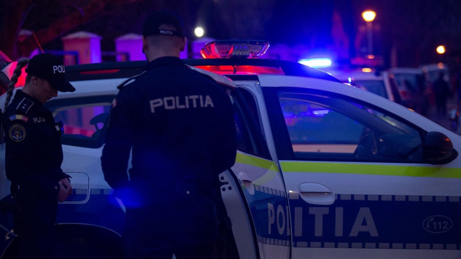 Percheziții ample în București și județe, implicate într-un scandal de înșelăciune și distrugere a infrastructurii rutiere Poliția Capitalei anunță o acțiune importantă împotriva unui grup suspectat de înșelăciune cu consecințe deosebit de grave, prin care s-au prejudiciat bugetele publice și s-a deteriorat grav infrastructura rutieră