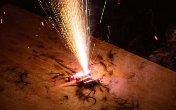 O explozie devastatoare într-un magazin de artificii din estul Chinei a făcut cel puțin opt victime și a rănit alte două persoane, provocând îngrijorare atât în rândul localnicilor, cât și în rândul autorităților