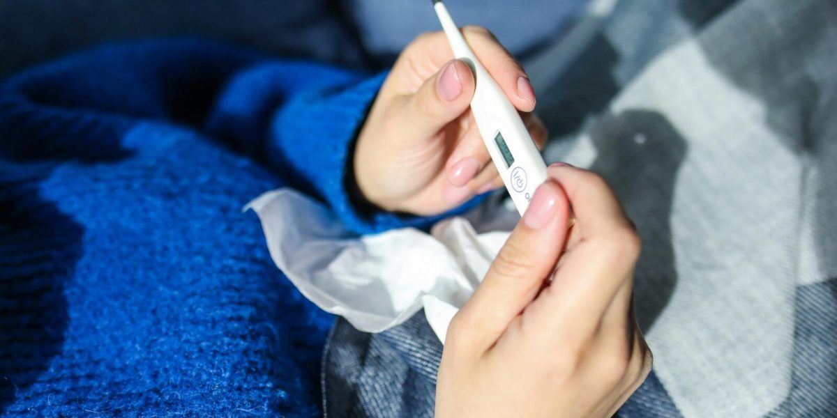 Numărul cazurilor de infecții respiratorii a înregistrat o creștere semnificativă în ultimul sezon, însă situația în București pare să fie mai echilibrată, cu o scădere a cazurilor de gripă comparativ cu săptămâna anterioară