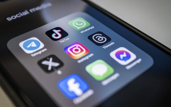 Grecia plănuiește să interzică rețelele de socializare pentru copiii sub 15 ani, o decizie care ar putea schimba radical modul în care tinerii greci interacționează online