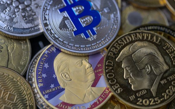 Trei bărbați arestați la Paris pentru tentative de jaf asupra șefului Binance France Trei bărbați au fost puși sub acuzare duminică în Paris, fiind suspectați că ar face parte dintr-un grup armat care a încercat să-l jefuiască pe șeful Binance France, o figura cheie în lumea criptomonedelor