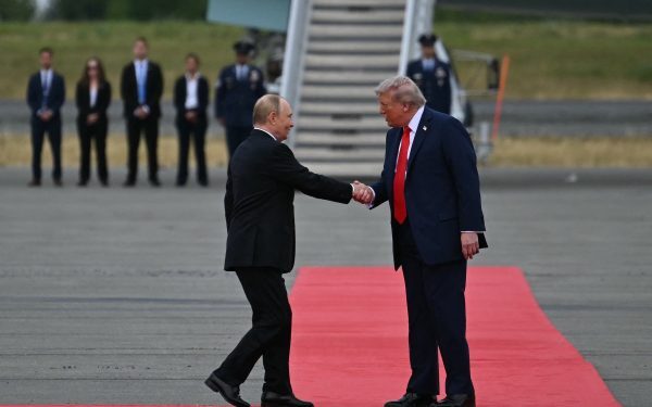 Donald Trump solicită Rusiei să pună capăt războiului din Ucraina: „Vrea să pună capăt suferinței” Președintele american Donald Trump a făcut recent un apel direct către președintele rus Vladimir Putin, cerându-i să pună capăt războiului care afectează Ucraina de aproape patru ani