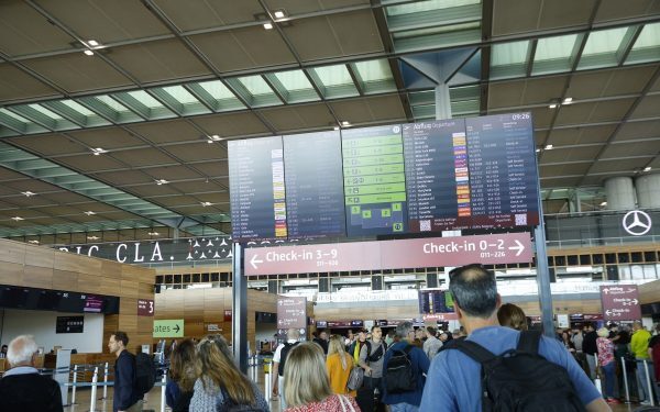 Furtuna puternică a determinat anularea tuturor curselor aeriene programate sâmbătă pe Aeroportul Berlin-Brandenburg, una dintre cele mai aglomerate și moderne facilități din capitala Germaniei
