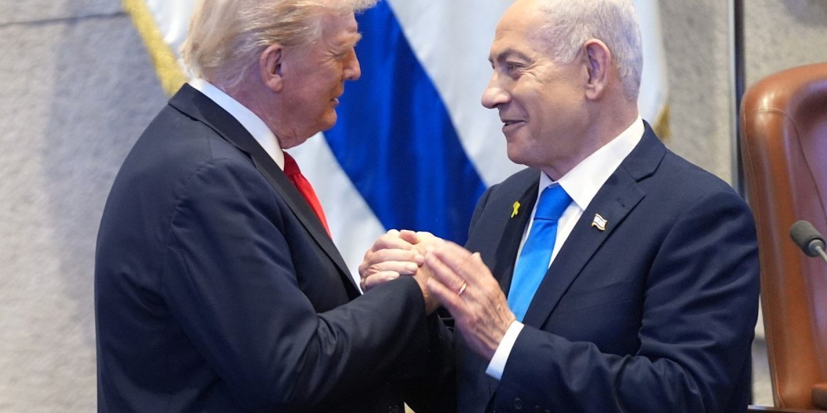 Premierul israelian impune condiții ferme pentru acceptarea unui acord între SUA și Iran privind programul nuclear La câteva zile după anunțul oficial al unor negocieri între Statele Unite și Iran privind limitarea programului nuclear al Teheranului, premierul Benjamin Netanyahu a reiterat, în mod dur, poziția fermă a Israelului