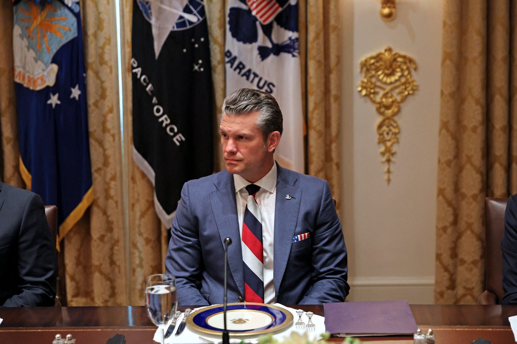 Șeful Pentagonului, Pete Hegseth, nu va fi prezent la reuniunea ministrilor apărării NATO din această lună, eveniment mult așteptat de alianța vestică pentru a discutaStrategii comune în contextul creșterii tensiunilor în Europa
