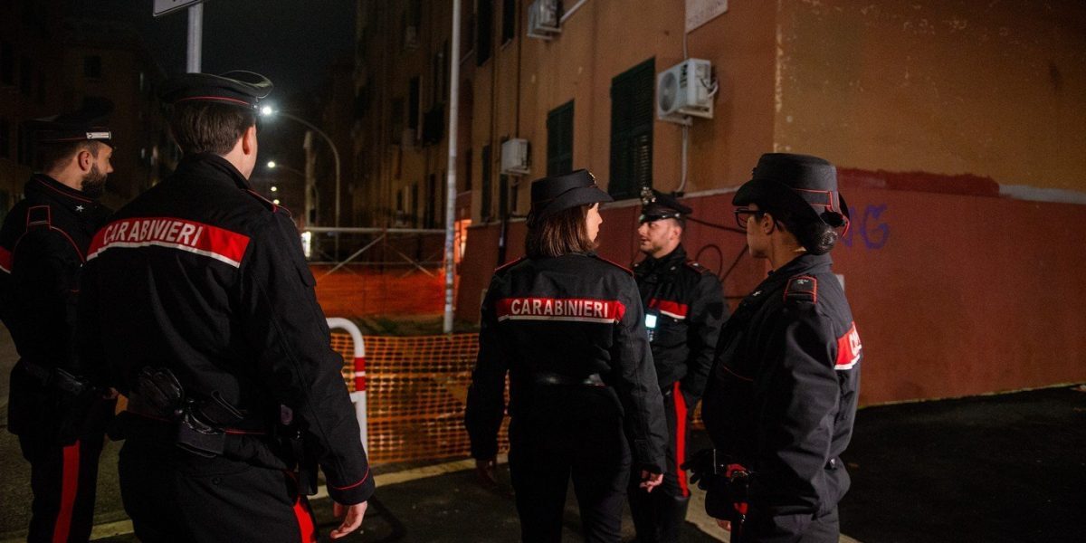 Descoperire șocantă în Italia: o fabrică clandestină unde muncitori, inclusiv copii, sunt exploatați în condiții inumane O fabrică-lager de mici dimensiuni, situată în orașul Palazzolo sull’Oglio, a fost descoperită în această dimineață de către autoritățile italiene în urma unei operațiuni ample de control