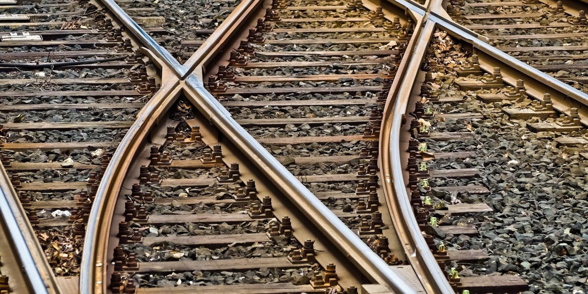 Modificări majore în circulația trenurilor CFR: Anunț privind anularea și redirecționarea traseelor CFR Călători a anunțat vineri, 1 martie, o serie de modificări substanțiale în circulația trenurilor, ca urmare a lucrărilor efectuate de CFR SA între stațiile Dej Călători, Caseiu și Dej Triaj