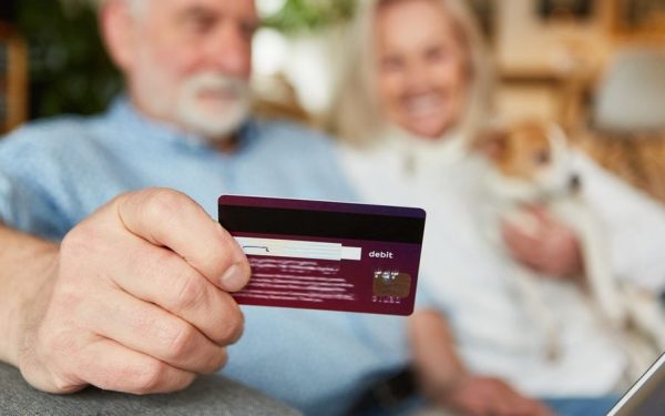 Pensionari elvețieni, ajutoare sociale de 300.000 euro din bugetul statului