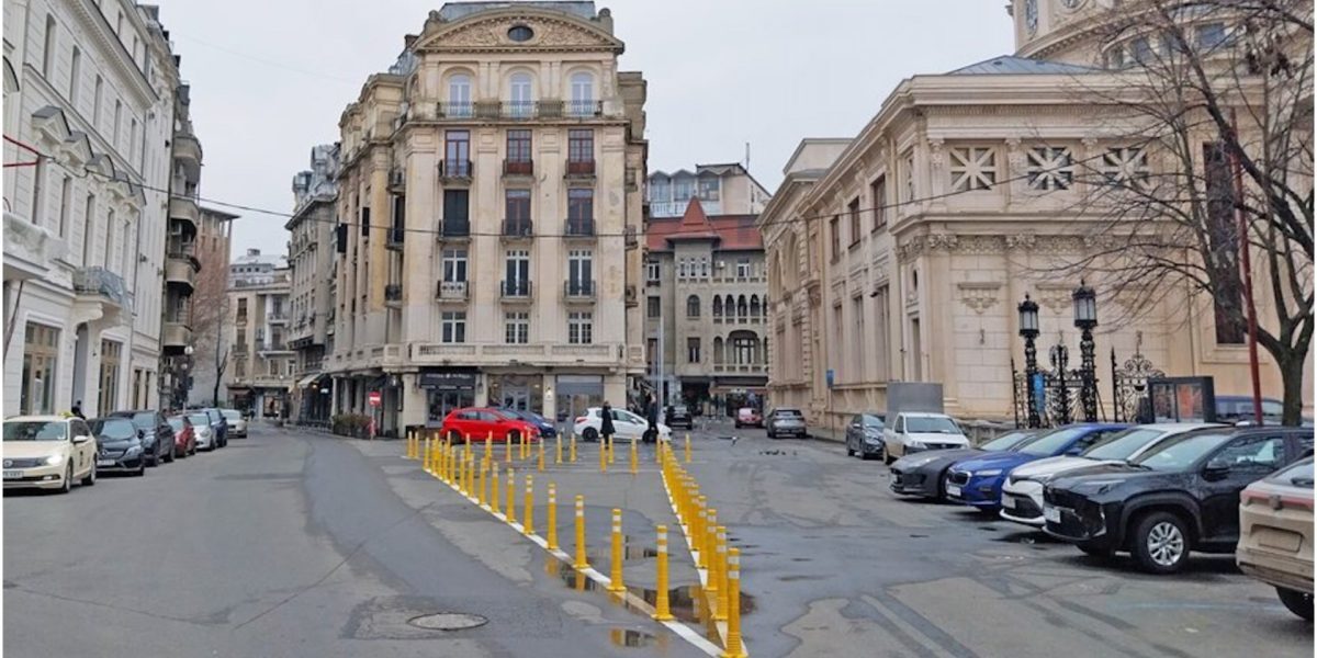 O zonă critică din centrul Bucureștiului scăpată de blocajele mașinilor parcate ilegal, după montarea stâlpișorilor În centrul Capitalei, în imediata apropiere a Ateneului Român, a fost făcut un pas semnificativ în combaterea paradoxului parcărilor ilegale care blochează traficul routei publice și deplasarea pietonilor
