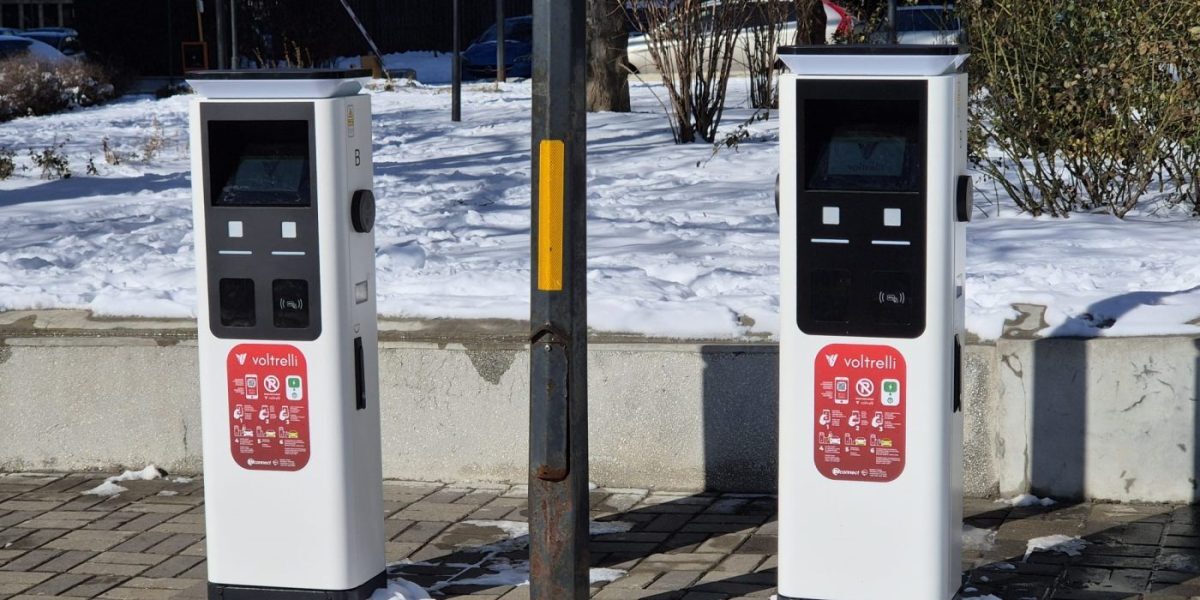 Sectorul 1 al Capitalei face primii pași concreți spre o infrastructură mai verde, odată cu instalarea a nouă stații de încărcare pentru vehiculele electrice, amplasate strategic în șapte locații