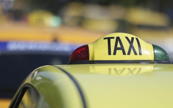 Primăria Capitalei organizează concurs pentru 1.000 de autorizații de taxi în 2023