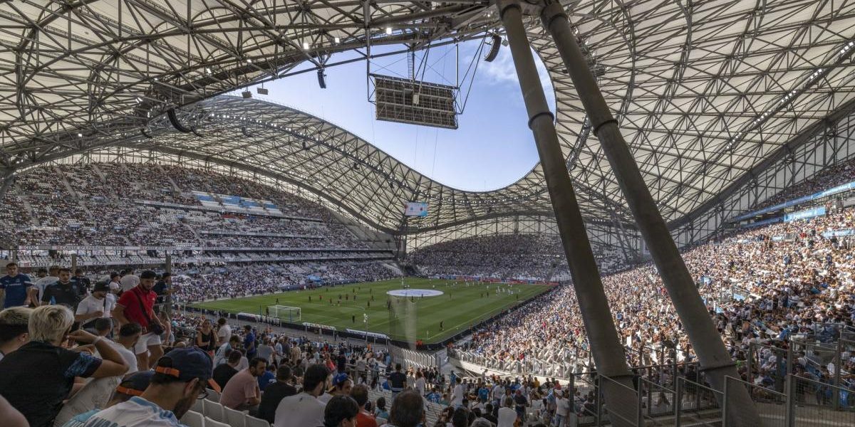 Le Velodrome explode de bucurie la sosirea echipei!