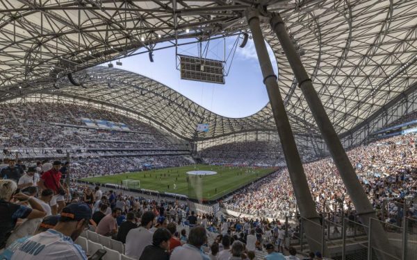 Le Velodrome explode de bucurie la sosirea echipei!