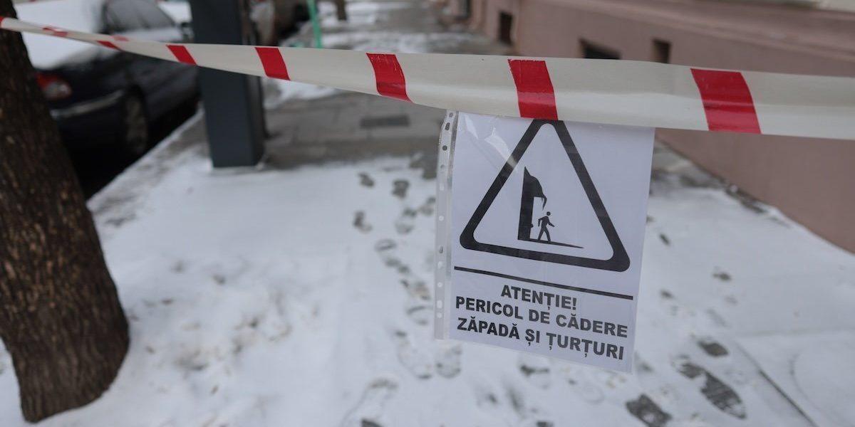Ninge în București și continuă temperaturile scăzute
