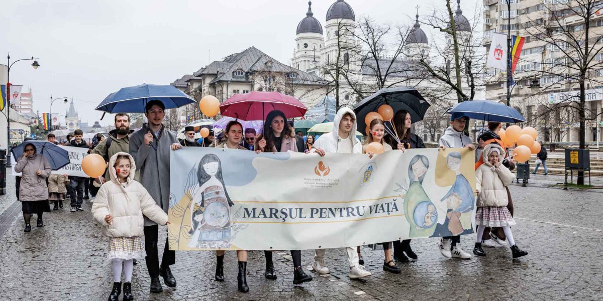 Duminică, 29 martie 2026, Iașiul a fost scena unui eveniment simbolic și plin de încărcătură emoțională: Marșul pentru Viață, organizat de Arhiepiscopia Iașilor prin Departamentul Pro Vita, din cadrul Sectorului de Misiune