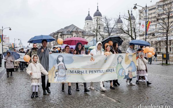 Duminică, 29 martie 2026, Iașiul a fost scena unui eveniment simbolic și plin de încărcătură emoțională: Marșul pentru Viață, organizat de Arhiepiscopia Iașilor prin Departamentul Pro Vita, din cadrul Sectorului de Misiune