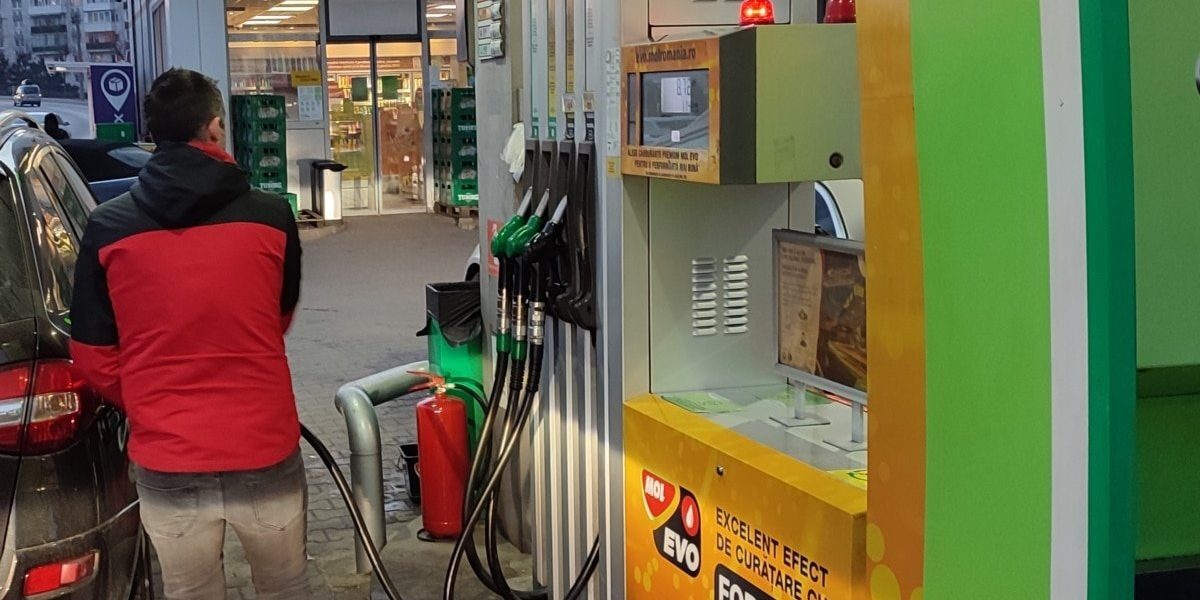 Prețurile carburanților din România ating noi valori record, motorina depășind pragul de 9 lei pe litru în anumite stații din București, într-un context marcat de creșteri susținute și de o piață sub presiunea fluctuațiilor internaționale ale prețurilor la petrol