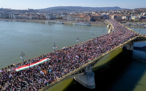 Budapesta a fost scena unei manifestări de amploare în această zi de 15 martie, marcând atât sărbătoarea națională a Ungariei, cât și o demonstrație politică și socială de proporții