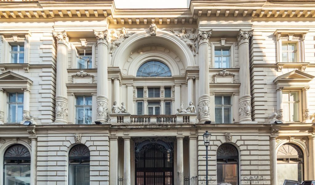 Primăria Capitalei a reușit în cele din urmă să obțină finanțare pentru reabilitarea emblematicului Palat Dacia, un monument istoric de mare valoare situat în inima Bucureștiului