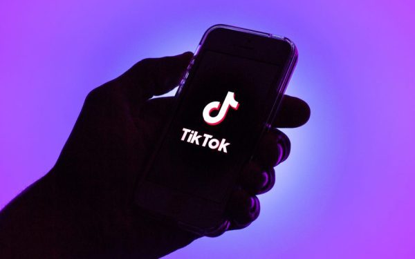 Protecția datelor personale în era digitală a devenit, din păcate, o ideea tot mai incomodă, iar recentele descoperiri despre modul în care TikTok colectează informații, chiar și fără ca utilizatorii să accepte explicit, confirmă că pericolul nu se limitează doar la platforma de socializare