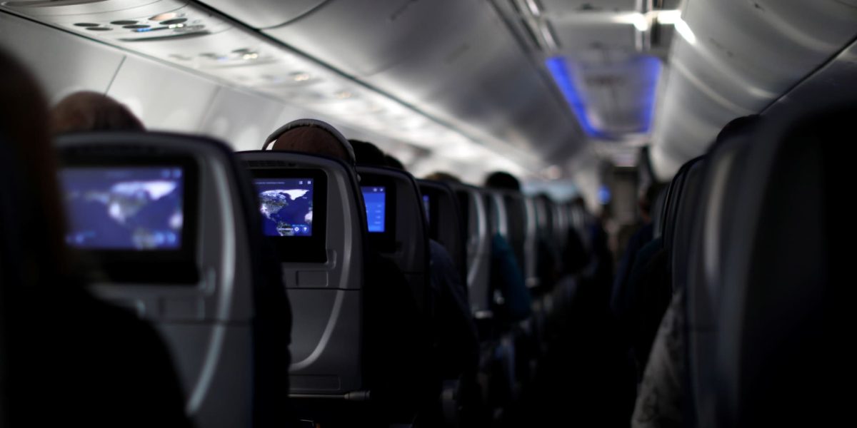 Companiile aeriene din întreaga lume continuă să investească masiv în tehnologii moderne, iar viitorul in-flight entertainment promite să devină mai rapid și mai interactiv decât oricând