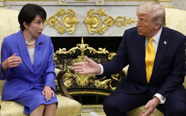 Momente tensionate la Casa Albă: Trump face referire la Pearl Harbor în contextul întâlnirii cu premierul japonez Sanae Takaichi Un moment stânjenitor a avut loc joi în biroul Oval din Washington, în timpul întâlnirii bilaterale dintre președintele american Donald Trump și noul prim-ministru japonez Sanae Takaichi, după victoria sa zdrobitoare în alegeri