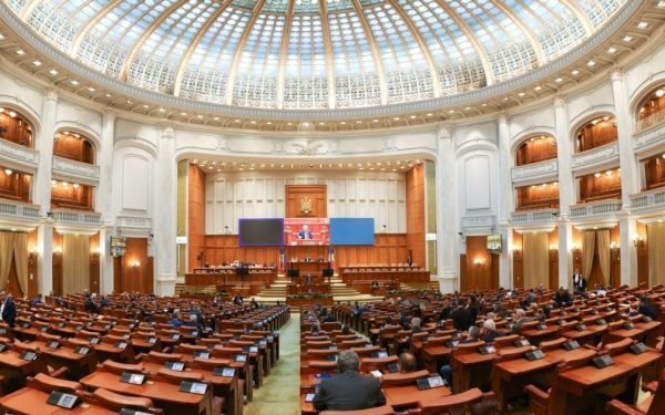 Debutul dezbaterilor privind bugetul de stat pentru 2026: criza politică mocnește în interiorul coaliției Parlamentul român se pregătește să înceapă luni, 16 martie, dezbaterile pe marginea bugetului de stat pentru anul viitor, într-un context tensionat ce oglindește turbulențele din interiorul coaliției de guvernare