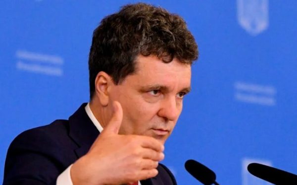 Președintele României, Nicușor Dan, a avut o intervenție clară și fermă joi seară în timpul unui discurs susținut la Varșovia, reafirmând angajamentul României față de protecția oferită de NATO și subliniind că, pe termen mediu, nu trebuie să ne facem griji legate de prezența elementelor nucleare pe teritoriul național