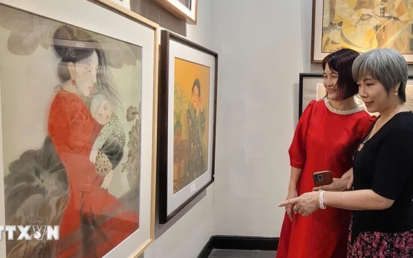 La 76 de ani, artista Tran Thi Truong continuă să-și dedice timpul și pasiunea picturii, demonstrând că arta nu are vârstă și că iubirea pentru creație poate fi o forță care depășește limitările fizice și provocările personale