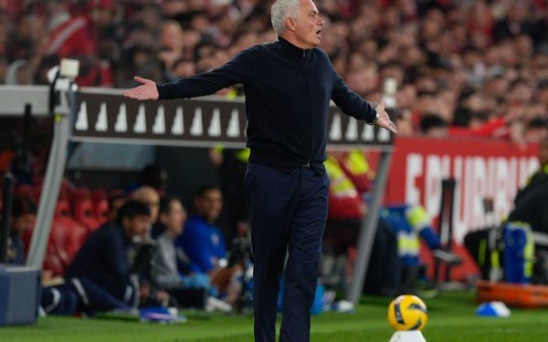 Mourinho de întors pe banca tehnică a Benfica după decizia Tribunalului Arbitral al Sportului Mourinho revine pe banca tehnică a Benfica, după ce Tribunalul Arbitral al Sportului (TAS) a dat câștig de cauză clubului, respingând suspendarea aplicată antrenorului în urma incidentelor din meciul cu FC Porto