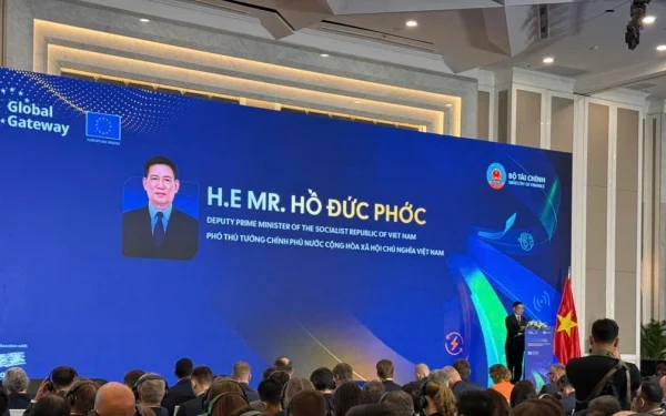 UE investește peste 560 de milioane de euro în Vietnam, în cadrul Forumului de Afaceri și Investiții UE-Vietnam de la Hanoi Pe 24 martie, Hanoi a devenit scena unui eveniment economic de amploare: Forumul de Afaceri și Investiții UE-Vietnam, unde a fost anunțat un pachet de investiții de peste 560 de milioane de euro destinat susținerii tranziției energetice și dezvoltării durabile în Vietnam