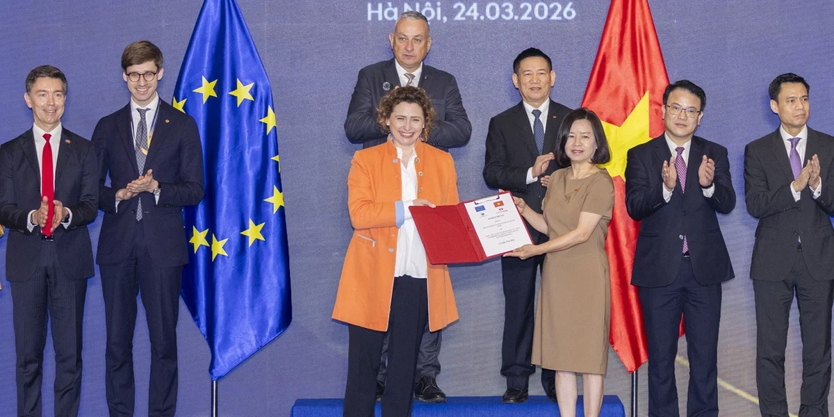 UE anunță un amplu pachet de investiții în Vietnam, accentuat pe energie curată și transport durabil Uniunea Europeană a dezvăluit recent un plan de investiții de peste 560 de milioane de euro destinat susținerii proiectelor de energie regenerabilă și infrastructură durabilă în Vietnam, în cadrul Forumului de afaceri și investiții UE-Vietnam, desfășurat la Hanoi