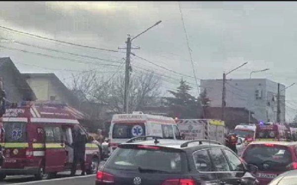 Un plan de intervenție de urgență a fost declanșat în această dimineață în localitatea Tărtășești, județul Dâmbovița, după un grav accident rutier în care au fost implicate un microbuz cu elevi și un autocamion