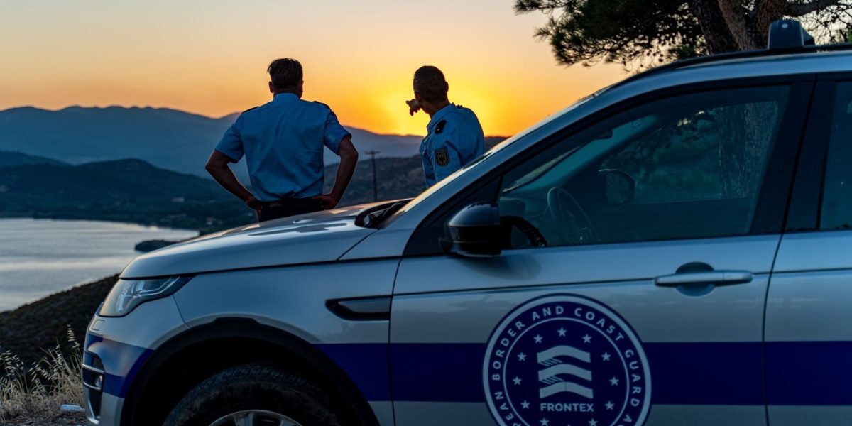 Parlamentul European aproba normele de expulzare a migranților ilegali, după negocieri tensionate După luni de discuții și momente tensionate, grupurile politice de dreapta din Parlamentul European au ajuns joi la un acord istoric privind normele pentru expulzarea migranților aflați ilegal în Uniunea Europeană