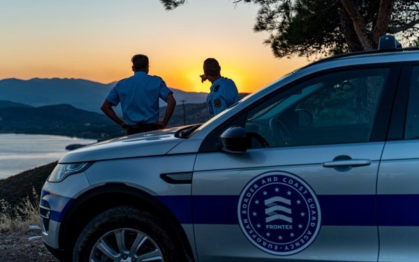 Parlamentul European aproba normele de expulzare a migranților ilegali, după negocieri tensionate După luni de discuții și momente tensionate, grupurile politice de dreapta din Parlamentul European au ajuns joi la un acord istoric privind normele pentru expulzarea migranților aflați ilegal în Uniunea Europeană