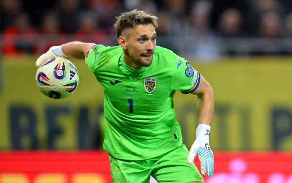 Ionuț Radu, șanse mari să apere poarta României în barajul cu Turcia, deși are o accidentare recentă În ciuda unei accidentări suferite în ultimele zile, portarul Ionuț Radu (28 de ani) încă mai are șanse să fie între buturile naționalei pentru meciul de baraj contra Turciei, programat joi, 26 martie, de la ora 19:00