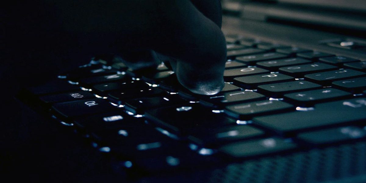 Ministerul Afacerilor Externe a fost ținta unui atac cibernetic de tip DDoS, afectând temporar platformele oficiale Un incident de securitate cibernetică a avut loc în după-amiaza zilei de 13 martie și în primele ore ale nopții de 14 martie, vizând platformele digitale ale Ministerului Afacerilor Externe, eviza.mae.ro și econsulat.ro