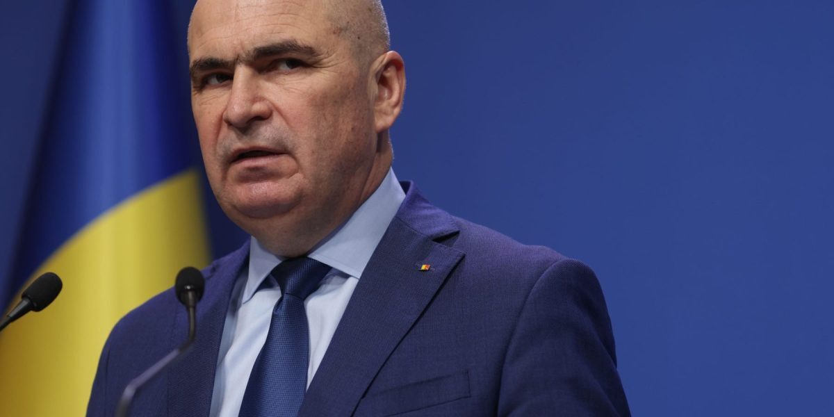 Ilie Bolojan critică retorica politică a PSD în privința amendamentelor la bugetul național Prim-ministrul Ilie Bolojan a lansat, duminică seară, o replică dură la adresa parlamentarilor social-democrati, criticând atacurile și retorica utilizate în dezbaterea recentă privind pachetul de solidaritate și amendamentele propuse la buget