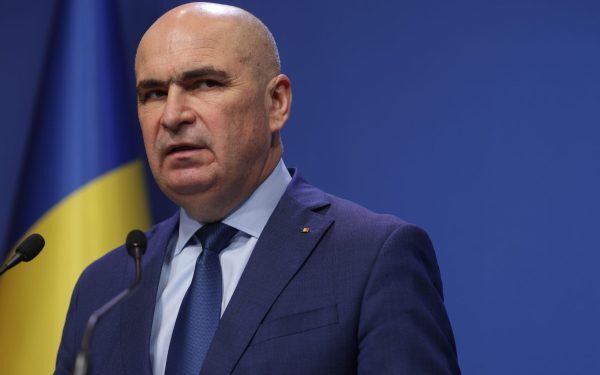 Ilie Bolojan critică retorica politică a PSD în privința amendamentelor la bugetul național Prim-ministrul Ilie Bolojan a lansat, duminică seară, o replică dură la adresa parlamentarilor social-democrati, criticând atacurile și retorica utilizate în dezbaterea recentă privind pachetul de solidaritate și amendamentele propuse la buget