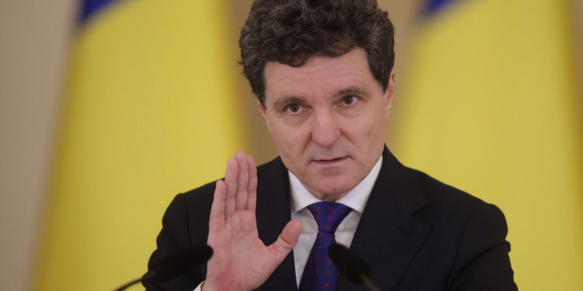 Nicuşor Dan își declară optimismul cu privire la stabilitatea majorității parlamentare Președintele Consiliului General al Capitalei, Nicuşor Dan, exprimă un optimism prudent referitor la situația politică actuală din România