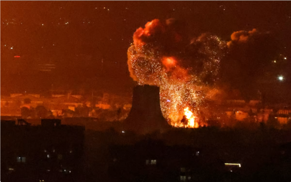 Atac aerian asupra depozitelor de petrol din Iran, un semnal clar de escaladare a conflictului în Orientul Mijlociu Sâmbătă noaptea, tensiunile dintre Iran și puterile occidentale au escaladat semnificativ, odată cu loviturile aeriene ale Statelor Unite și Israel asupra unor depozite strategice de petrol din apropierea capitalei Teheran