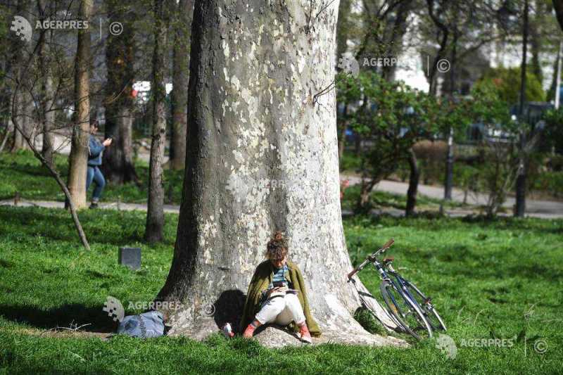Vremea rămâne caldă pentru această perioadă a anului, cu temperaturi maxime ce se vor apropia de 18 grade în multe regiuni ale țării, însă lovită de precipitații slabe, anunță prognoza elaborată de Administrația Națională de Meteorologie (ANM)