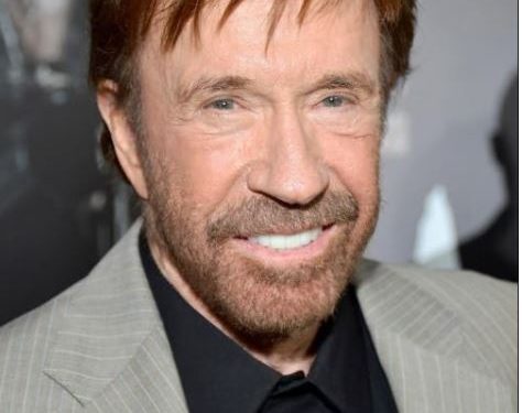 Actorul Chuck Norris a ajuns în spital în Hawaii