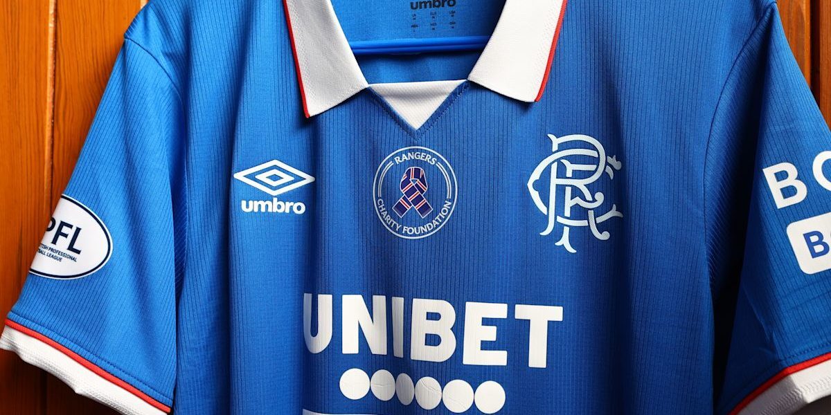 Rangers a anunțat o singură schimbare în echipa sa pentru meciul de astăzi din Premier League scoțiană, confruntarea cu Aberdeen disputându-se pe terenul de acasă de la Ibrox